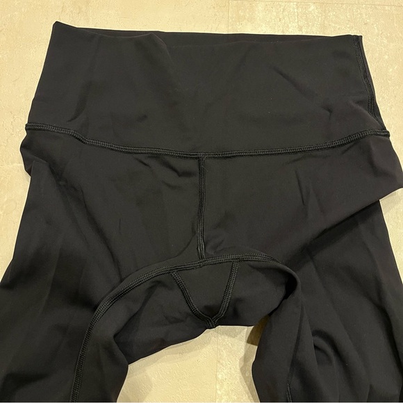 Lululemon Black Wunder Under Leggings 25” - Picture 4 of 8